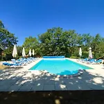 Chalet Cosy Au Pour 6 Avec Piscine Et Wi-fi, Proche Souillac - Fr-1-828-3 *