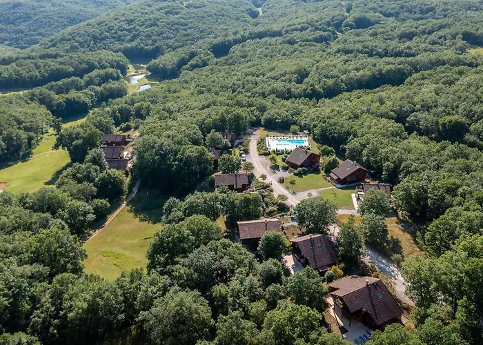 Chalet Cosy Au Pour 6 Avec Piscine Et Wi-fi, Proche Souillac - Fr-1-828-3 *